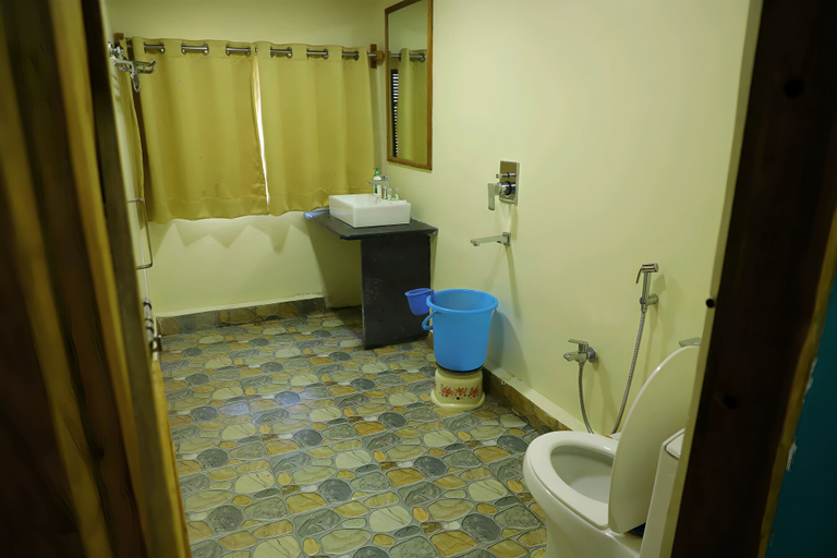Bathroom 5, Tiger N Woods Resort, Seoni