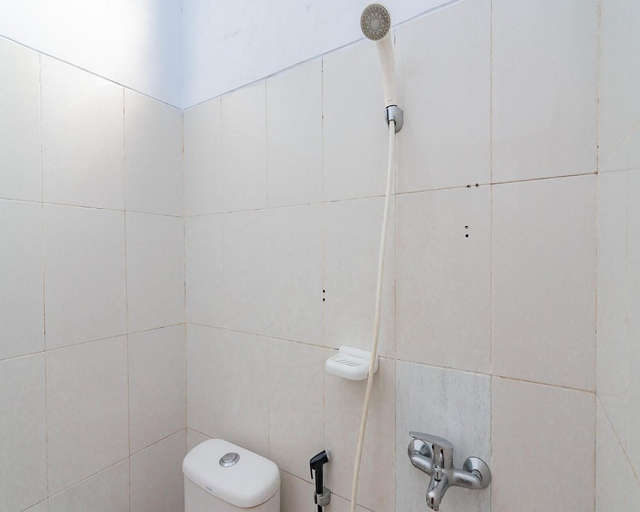 Bathroom 18