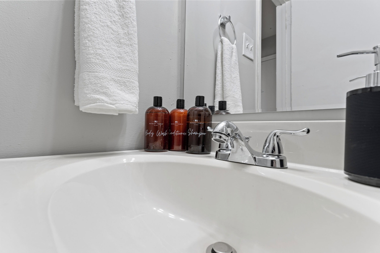 Bathroom 4, Welcome to Woodbridge, Montgomery