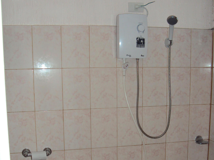Bathroom 3, Haus Of Tubo Travellers Inn, Davao City