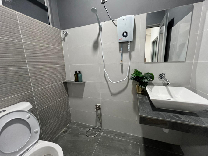 Bathroom 3, FunkyVila4 14Pax 4BR Near188Tower, HTAA, ArtStreet, Kuantan