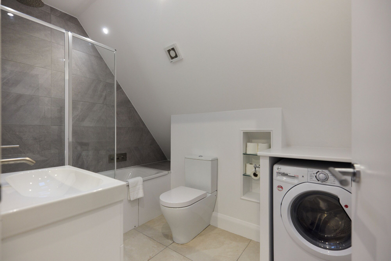 Bathroom 4, The Melbray Wonder - 1bdr Apartment in Fulham, London