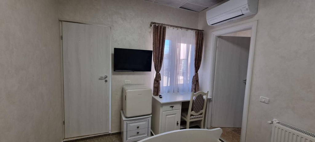 Others 5, DNT HOUSE 2, Craiova