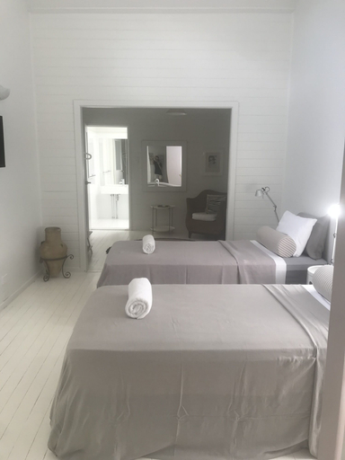Bedroom 4, Byron Springs, Byron