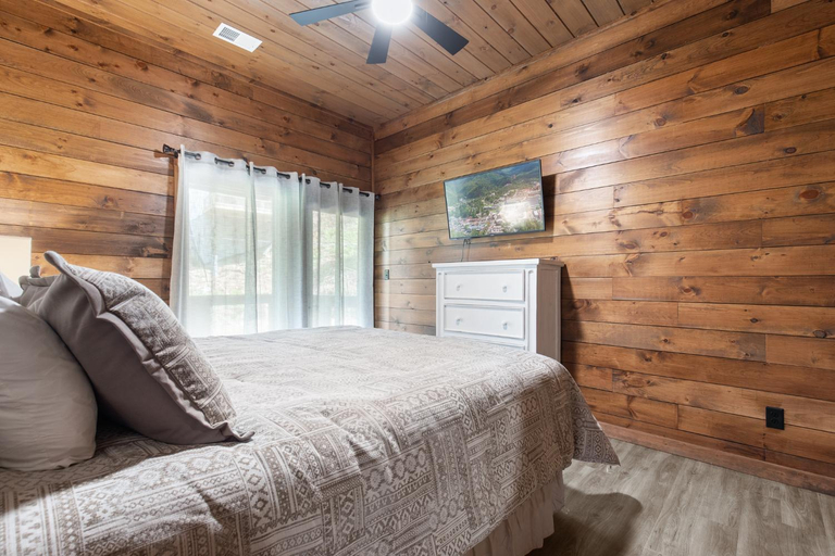 Others 3, Hillside Retreat, Sevier