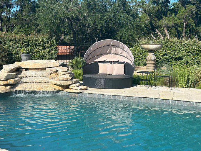 Sport & Beauty, Messina Inn, Hays