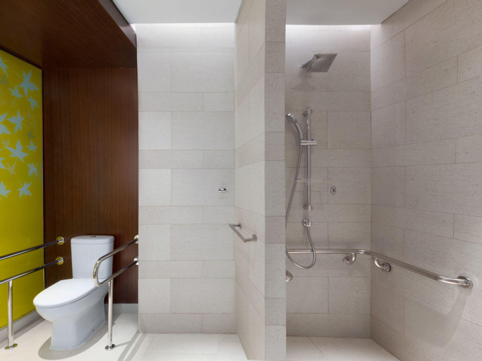 Bathroom 12