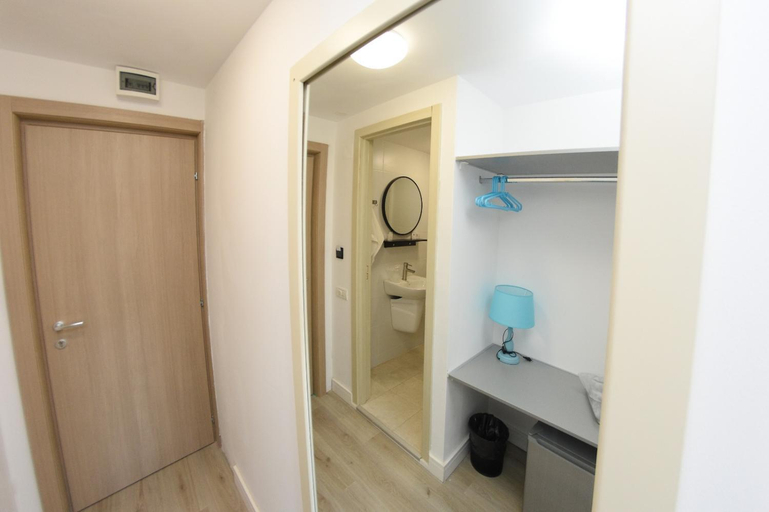 Bathroom 3, Spring Holiday Resort, Mangalia