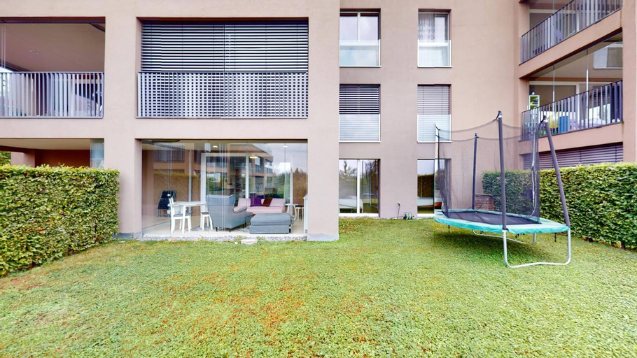 Modern flat with beautiful outdoor space, Lausanne