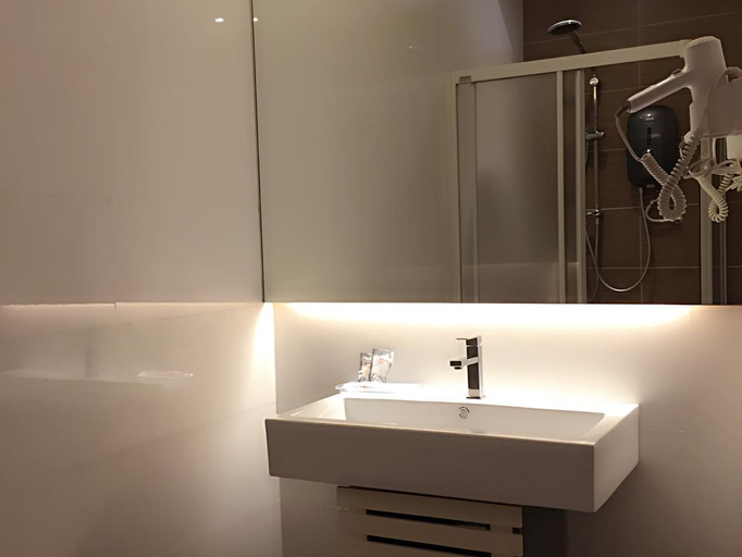 Bathroom 1