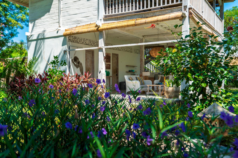 Exterior 4
