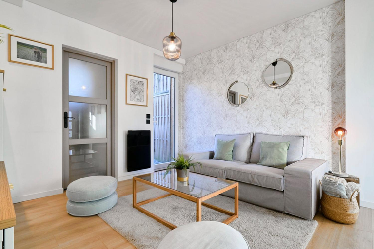 Others 4, Two bedroom house with courtyard, quiet, Nord