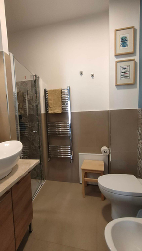 Bathroom 2, Casa Gloria, Trapani