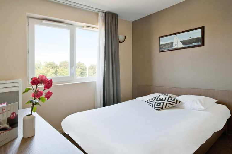 Bedroom 2, Appart'City Classic La Roche Sur Yon Centre, Vendée