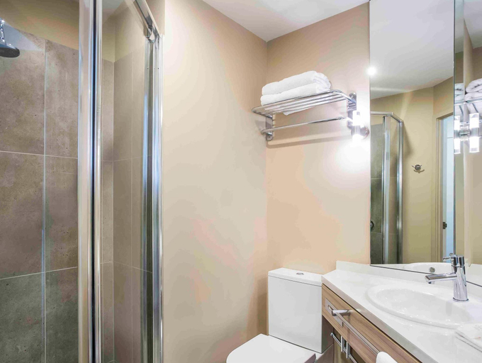 Bathroom 7