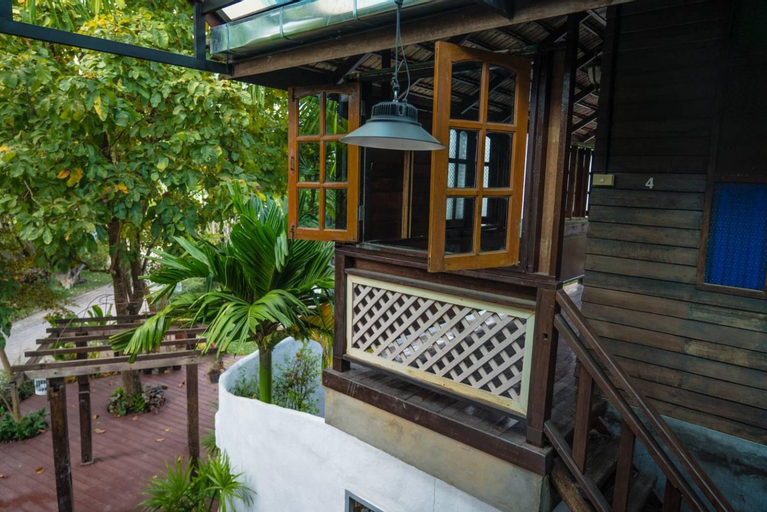 Exterior 14
