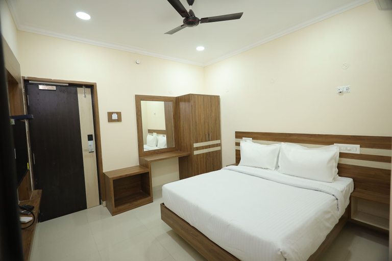 Bedroom 2, Hotel Vasantham Inn, Tiruchirappalli