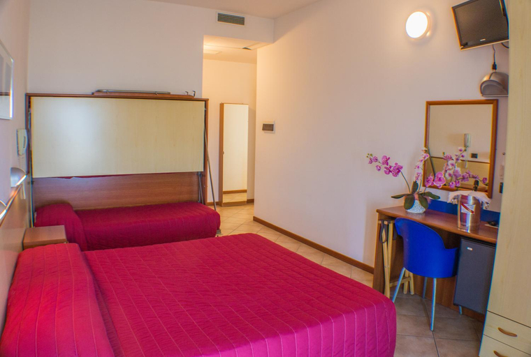 Bedroom 2, Hotel Brasilia, Ravenna