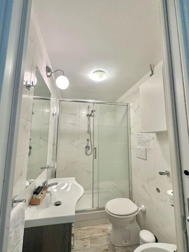 Bathroom 3, Il Tempio Della Capitale, Rome