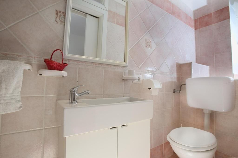 Bathroom 5, Casa Fresta, Messina
