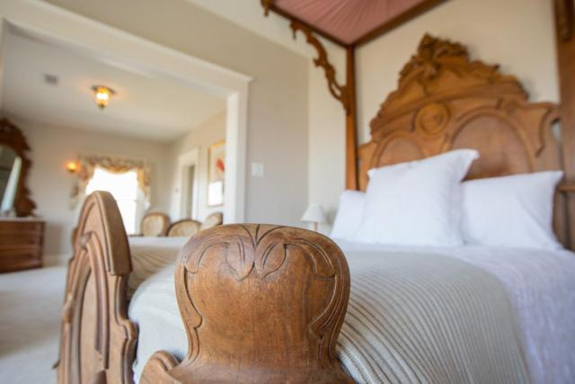 Others 3, Clifton House - Panorama - Queen Suite, Sleeps 4, River Views, Adams