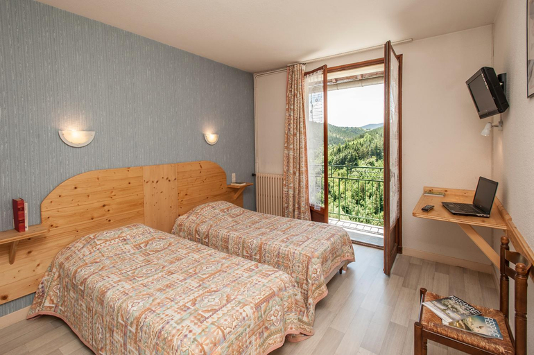 Bedroom 3, Hotel Des Rochers, Lozère