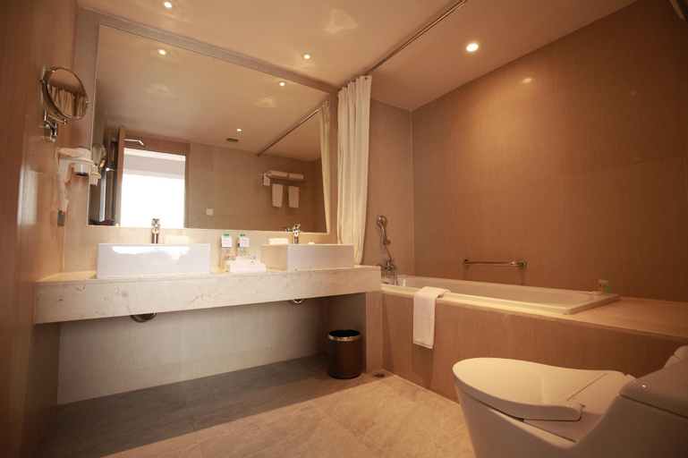 Bathroom 12