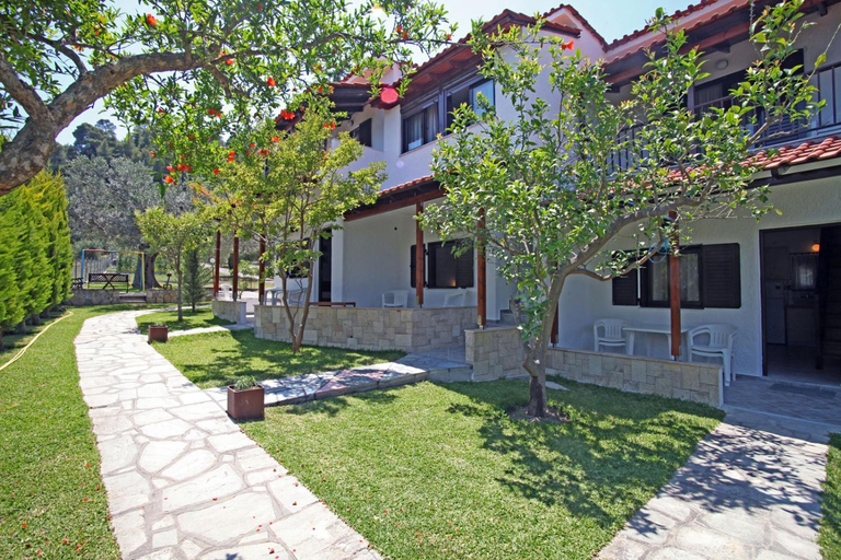 Exterior & Views