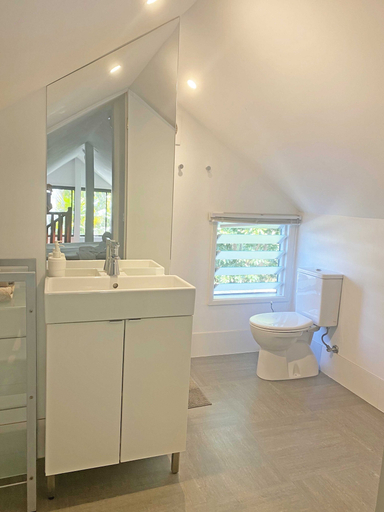 Bathroom 5, Byron Springs, Byron