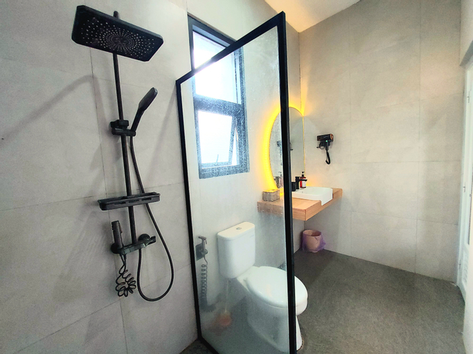 Bathroom 7