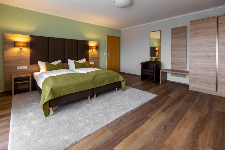 Bedroom 2, Hotel Frohlich-Hoche, Northeim