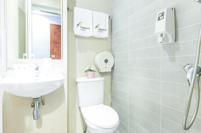 Bathroom 9