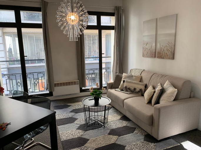 2, Sweet Home Paris Apartment, Paris