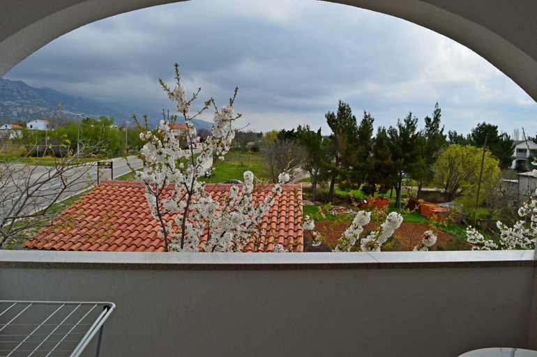 Others 4, Apartments Ante 1306, Starigrad