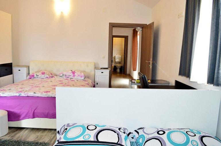 Others 2, Apartments Ante 1306, Starigrad