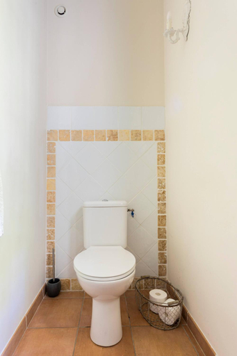 Bathroom 5, Mas de Lure, Bouches-du-Rhône