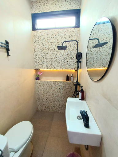 Bathroom 10