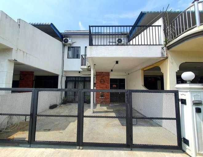 Exterior & Views