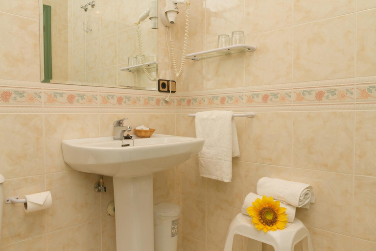 Bathroom 4, Hostal Siete Picos, Segovia