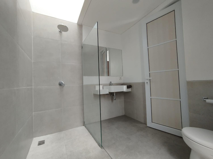 Bathroom 3, Rumah Menik, Badung