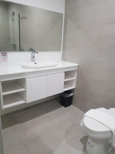 Bathroom 4