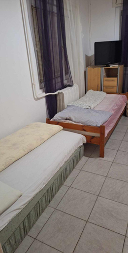 Others 2, Pihenes a Malomtonal privat berlemeny, Tapolca