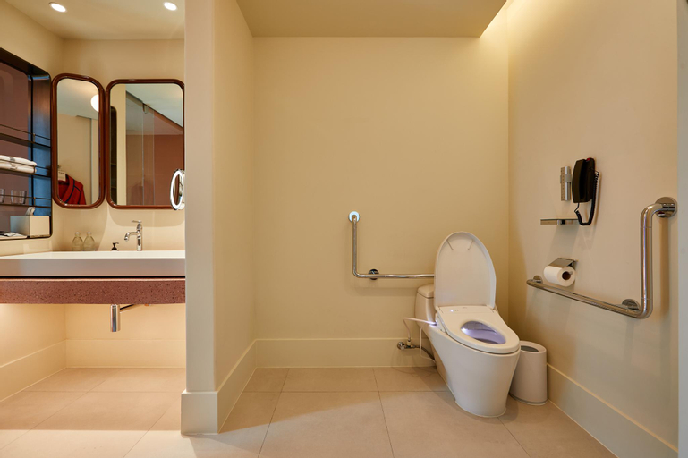Bathroom 18