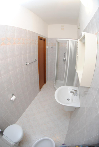 Bathroom 2, Hotel Eraclea, Venezia