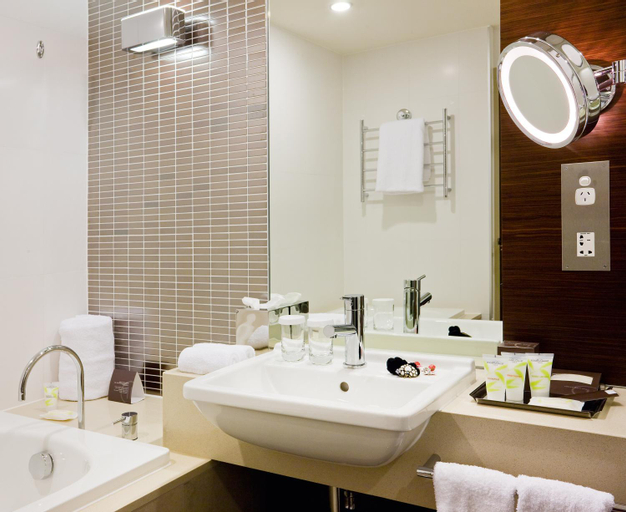 Bathroom 13
