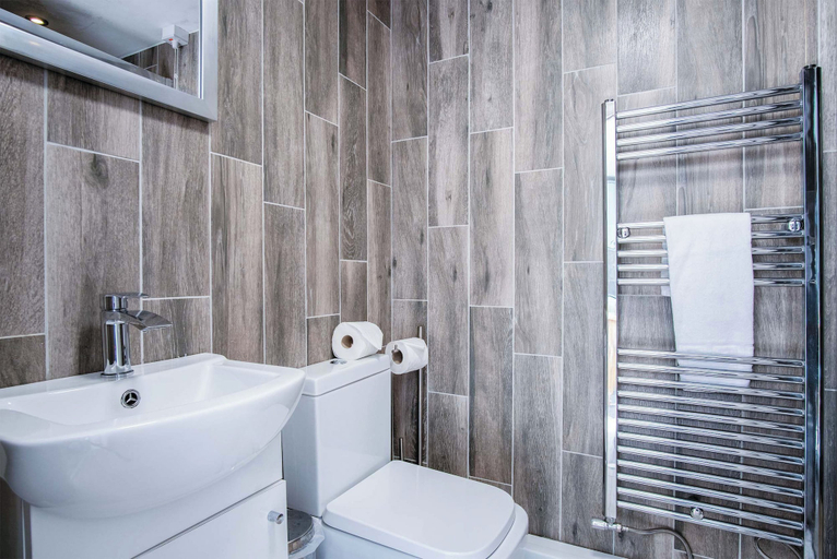 Bathroom 4, Lundy Lodge 1 Bedroom Annex Rhossili, Swansea