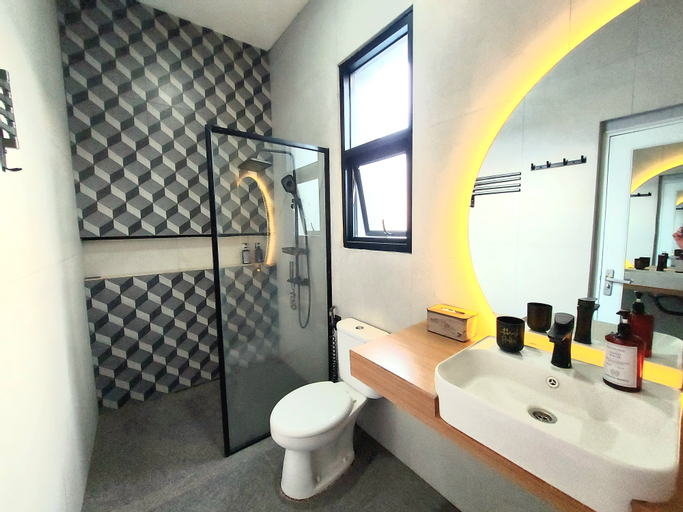 Bathroom 8