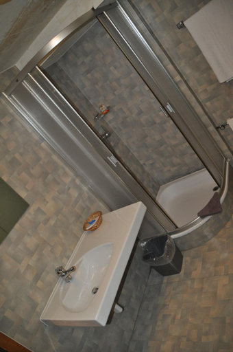 Bathroom, Hostel Engelberg "mein Trail Hostel", Obwalden