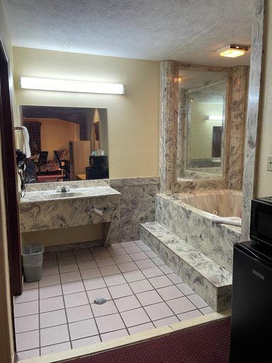 Bathroom 4, Western Inn Express, Copiah
