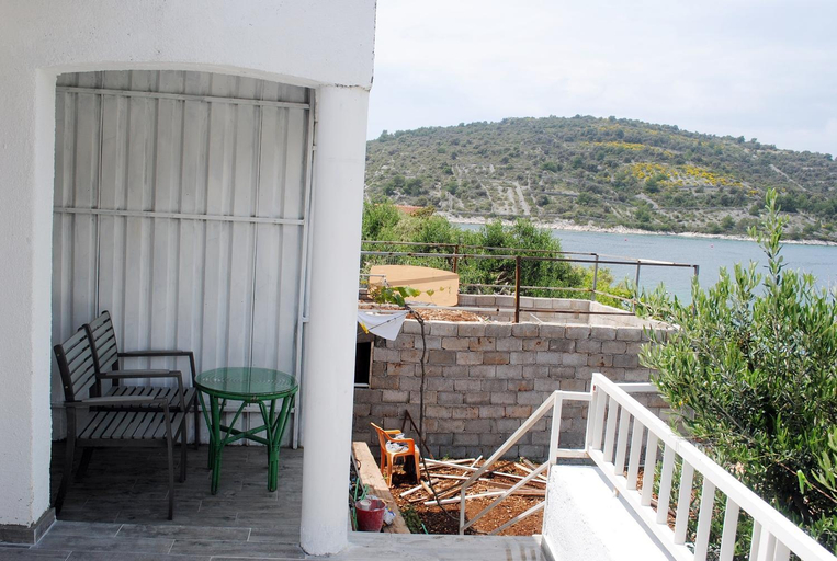 Others 5, Hit apartment, Marina